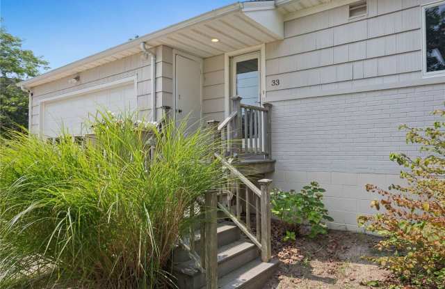 33 Beach Road - 33 Beach Road, Jamesport, NY 11948