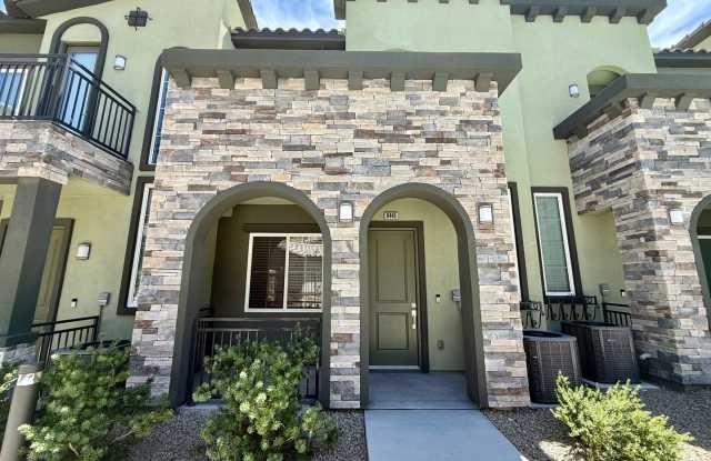 3/BD 2.5/BA Sleek Townhome with High Ceilings, Balcony, and Prime Community Amenities! photos photos