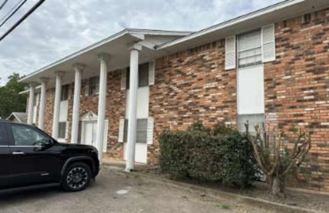 1004 Indian Trail - D photos photos