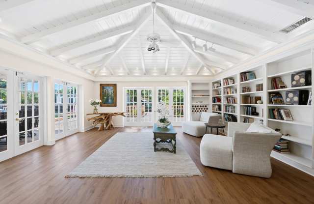 2400 Delmar Place Gallery 4
