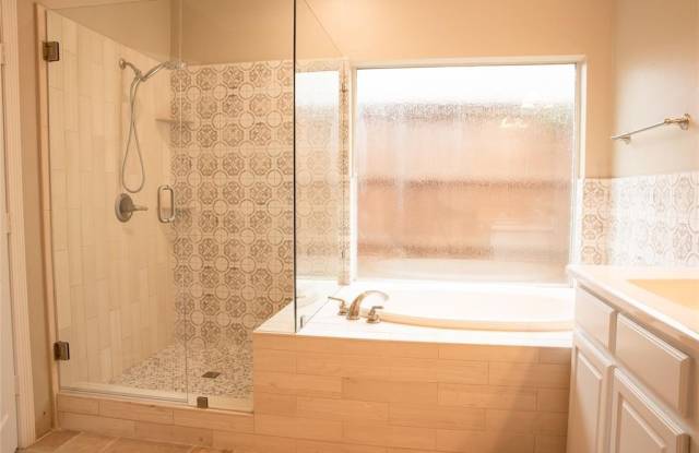 401 Pecan Hollow Drive - 401 Pecan Hollow Drive, Red Oak, TX 75154