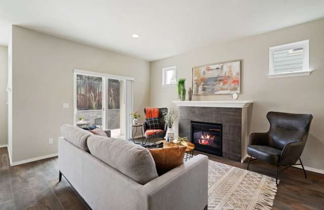 3 Bedroom Pet Friendly Townhome Gallery 3