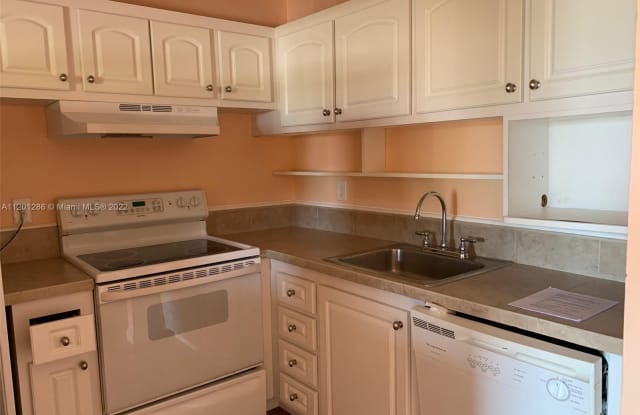 100 E Village Green Cir E - 100 Village Green Cir E, Palm Springs, FL 33461