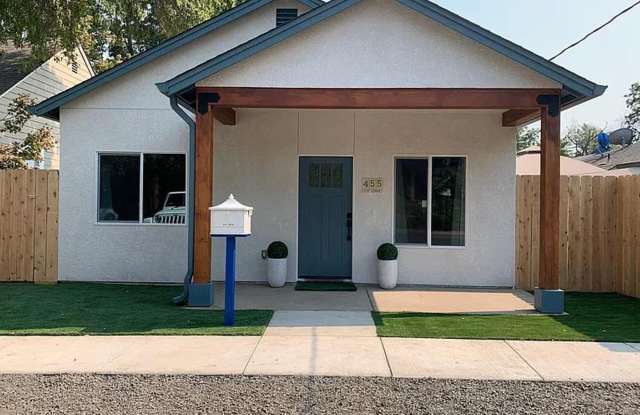 Great family home - 455 East 8th Avenue, Chico, CA 95926