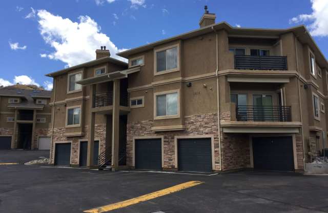 Bright & Open 2 Bedroom Condo on West Side photos photos