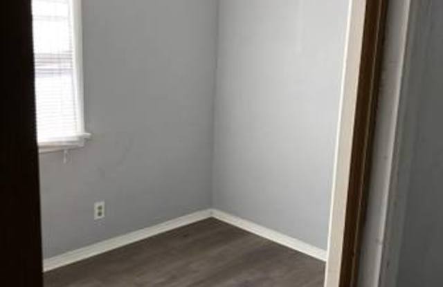 941 Belmont  - 927 Gallery 4