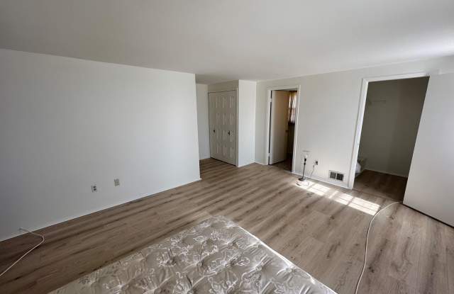 69 THORNHILL LANE photos photos