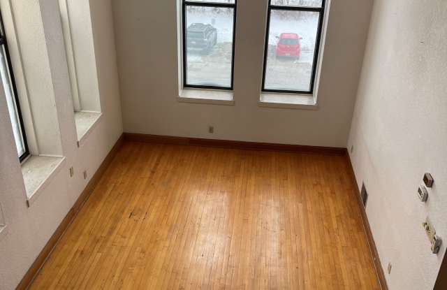 207 East Irving Avenue - 202 Gallery 4