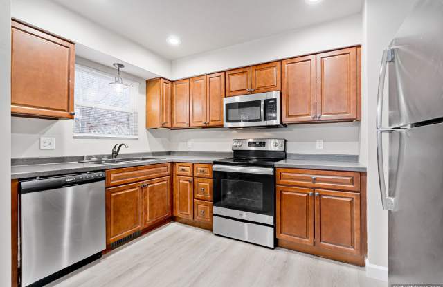 419- 457 N. Westfield St. / 1702 - 1704 Lombard Ave. photos photos