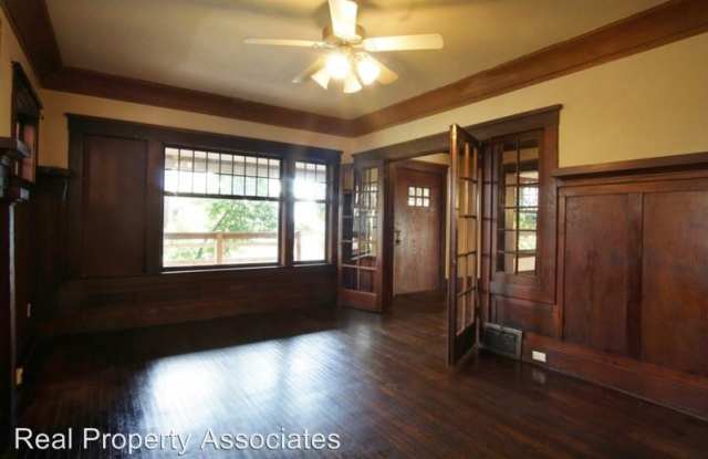 2109 Aurora Avenue Gallery 4