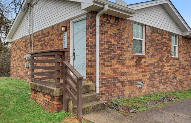 ONE MONTH FREE RENT: Two Bedroom Ranch Style Duplex in North Nashville! Gallery 4