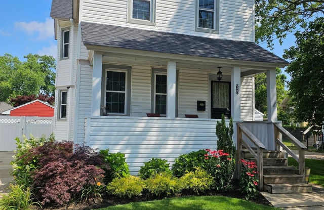 26 Bristol Street - 26 Bristol Street, Lindenhurst, NY 11757