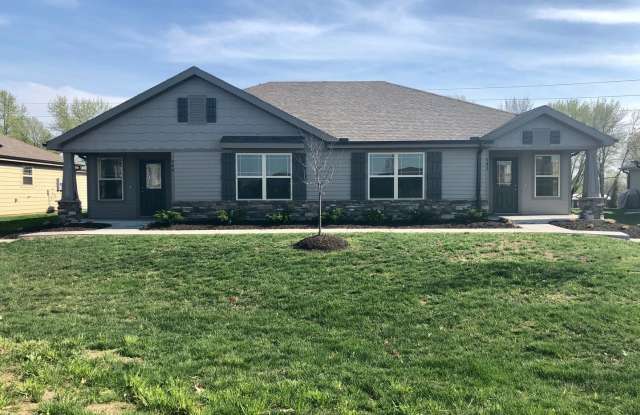 542 Maple Dr - 542 SE Maple Dr, Blue Springs, MO 64014