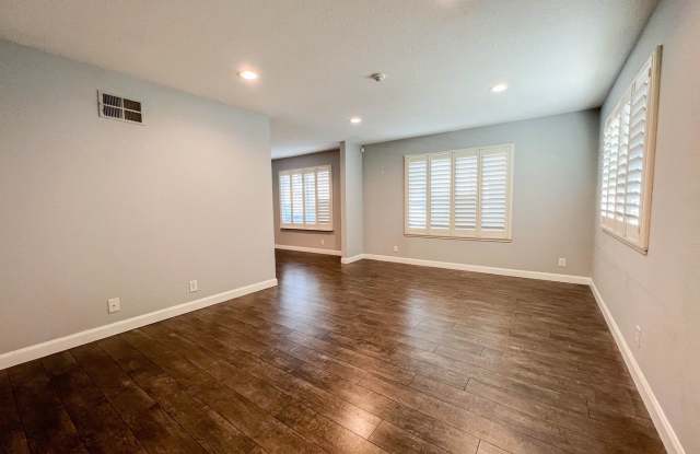 Renovated UC Townhome with 2 Car Attached Garage. Gallery 4