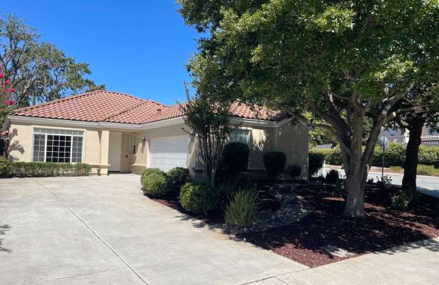 Beautifully Updated One-Story Home in Desirable Oak Creek Park — Morgan Hill Gallery 3