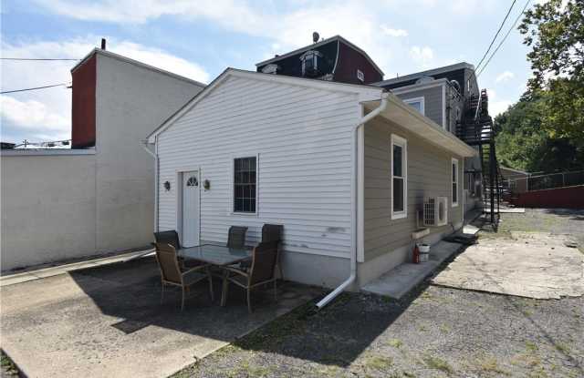 435 Ferry Street Gallery 2