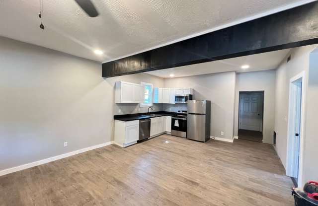 Newly Renovated 2 Bed, 2 Bath Duplex – Pet Friendly! photos photos