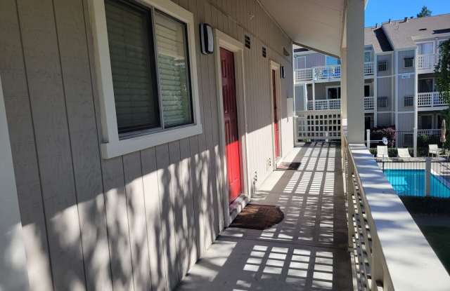 Spacious 2 Level Townhome with Great Location Gallery 3