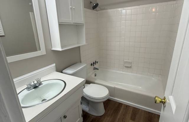 Beautifully updated 3‑bedroom townhome in the heart of South Charlotte. photos photos
