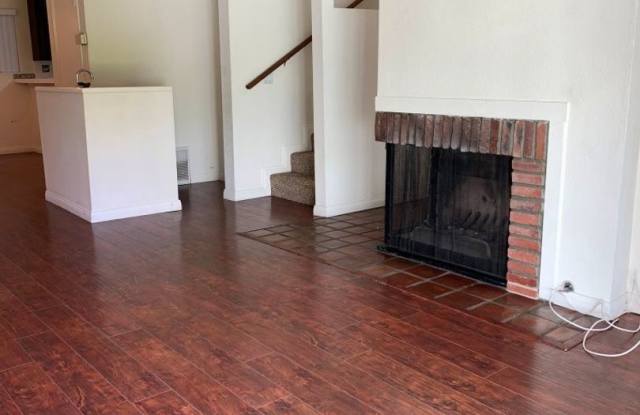 4443 Mammoth Ave. Gallery 3