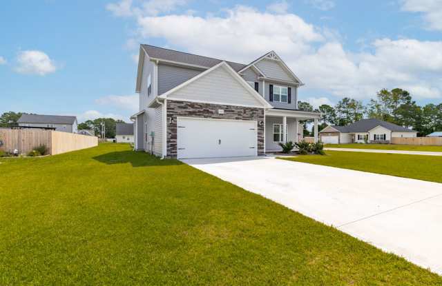4 Bedroom Home in Holly Ridge W/ New Fence Gallery 3
