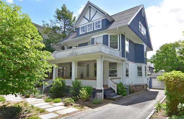 17 Meadow Avenue Gallery 2