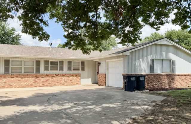 1814 South Johnson Street - 1814 South Johnson Street, Enid, OK 73703