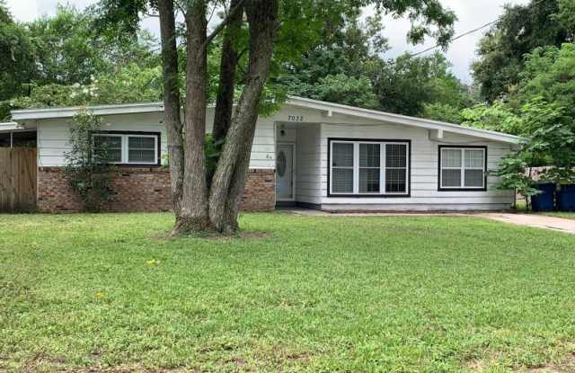 7032 FONTAINEBLEAU RD - 7032 Fontainebleau Crescent, Jacksonville, FL 32211