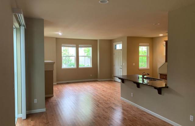 386 NE Denny Way Gallery 4