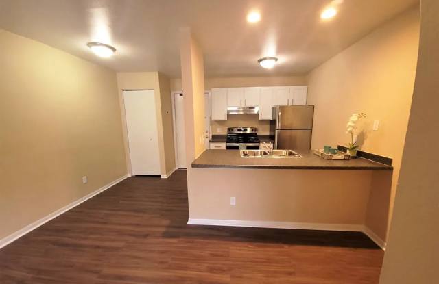 Summit Hill Apartments Gallery 2