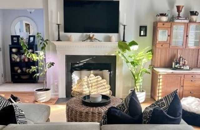 7601 Astoria Place Gallery 3