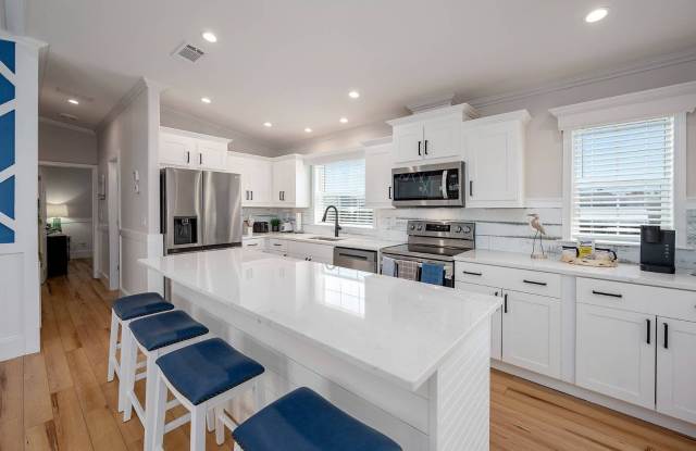 27 Poinsettia Drive Gallery 3