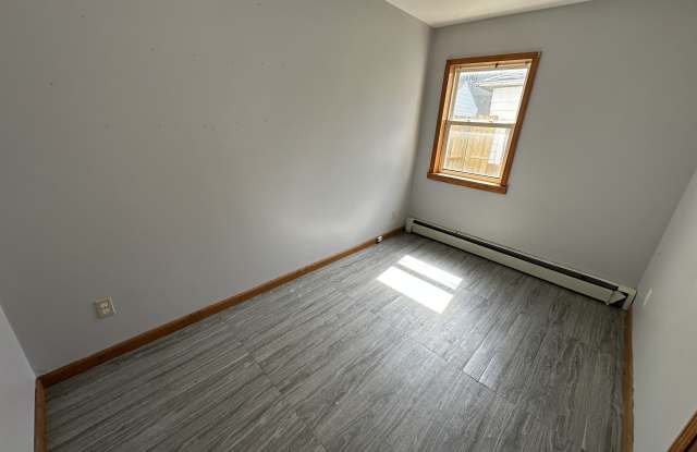 119 Ludington Street - Lower Gallery 4