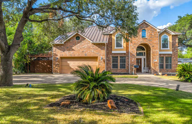 Welcome home to this 5-bedroom, 4-bathroom home in the heart of Alamo Heights Gallery 3
