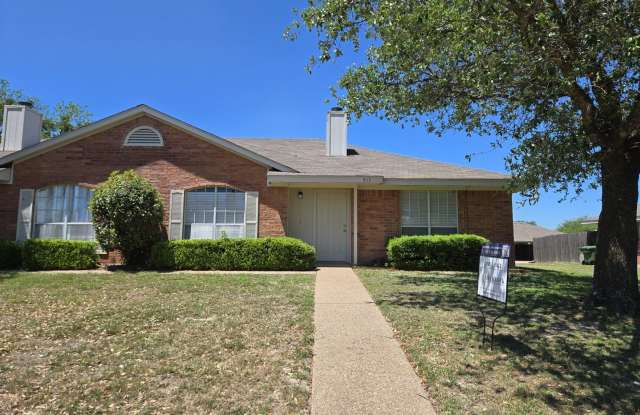 Hewitt Duplex! - 913 Vanessa Drive, Hewitt, TX 76643
