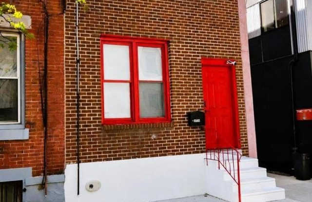 1558 N RANDOLPH Street Gallery 1