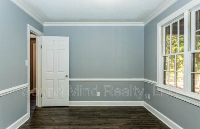 402 Pinecrest Drive West Gallery 4