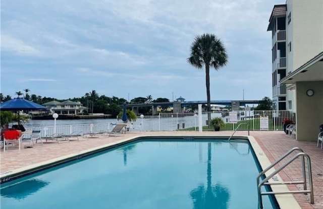 624 Snug Harbor Dr - 624 Snug Harbor Drive, Boynton Beach, FL 33435