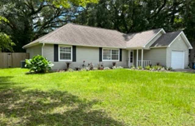 3 bed 2 bath house, 1-car garage and fenced-in yard! Available May 15 photos photos