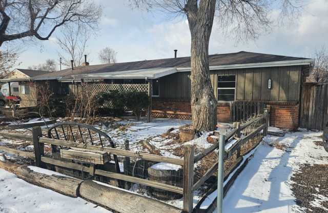 Charming 2 bedroom home in Englewood - 3295 South Quivas Street, Sheridan, CO 80110