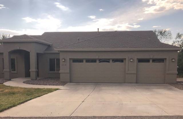 Four Bedroom Home w/3 Car Garage in Prescott photos photos