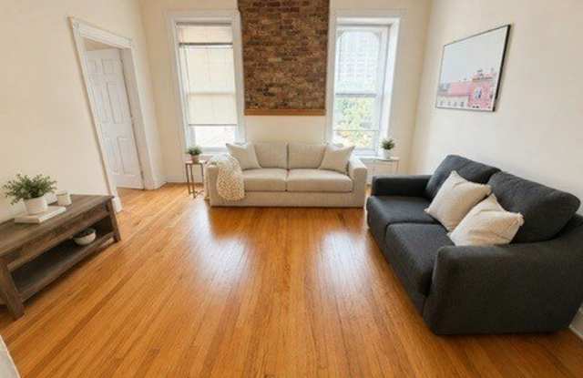 2638 N Clark Street Gallery 2