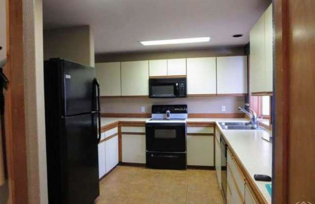 1050 Northeast Butler Market Road photos photos