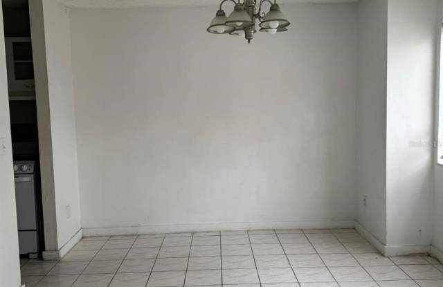 2336 HUNTINGTON GREEN Court Gallery 3