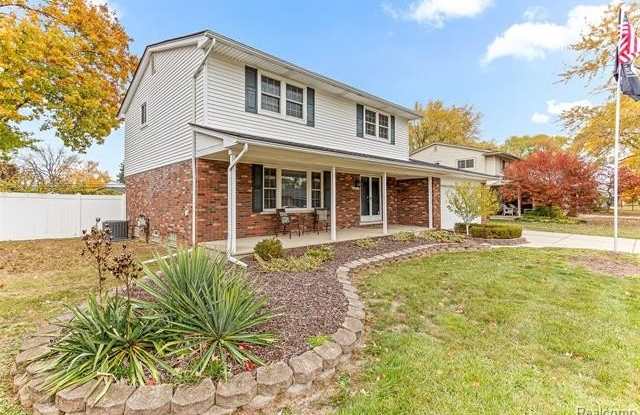 16515 Festian Drive Gallery 2