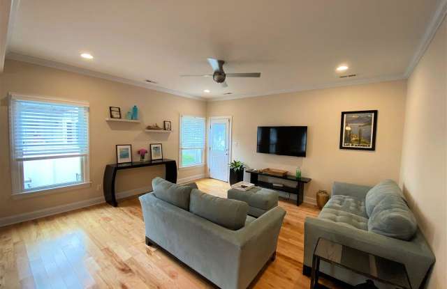 107 N Douglas Ave Gallery 4