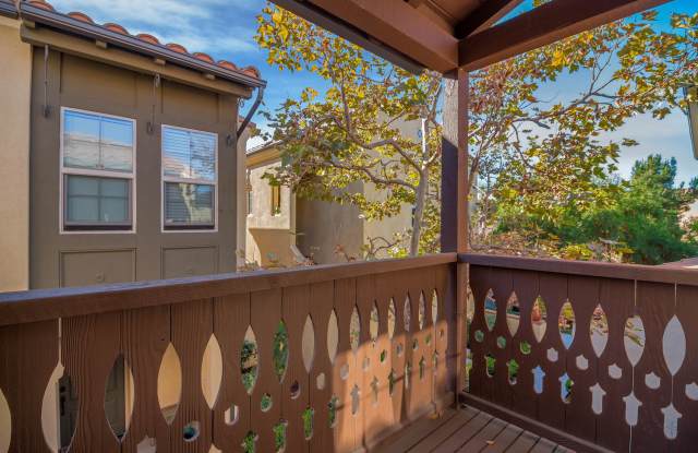 Nestled in the Woodbury Community- detached 2-bedroom Bowen Court Town Home - 37 Costa Brava, Irvine, CA 92620