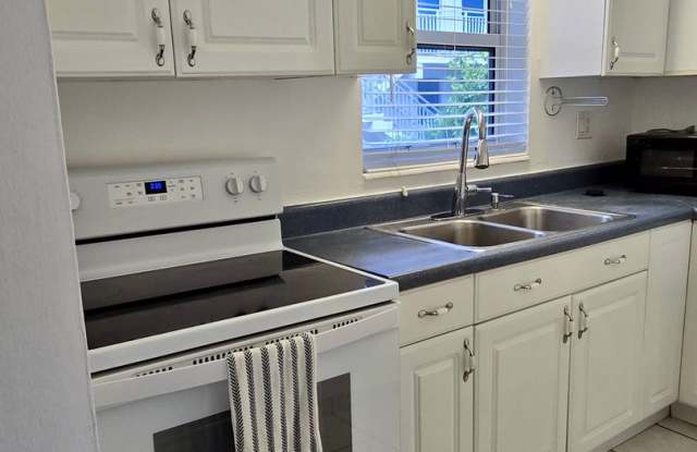 Spacious and modern 1-bedroom, 1-bathroom unit available for rent in the heart of Fort Lauderdale. Gallery 4