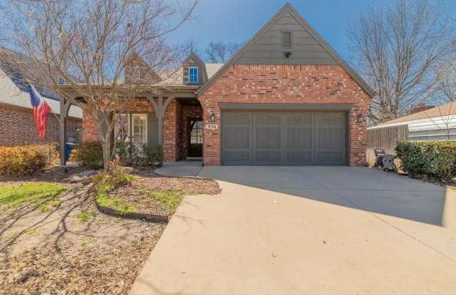 3 bedroom, 2 bathroom Midtown Beauty in Tulsa, OK! photos photos