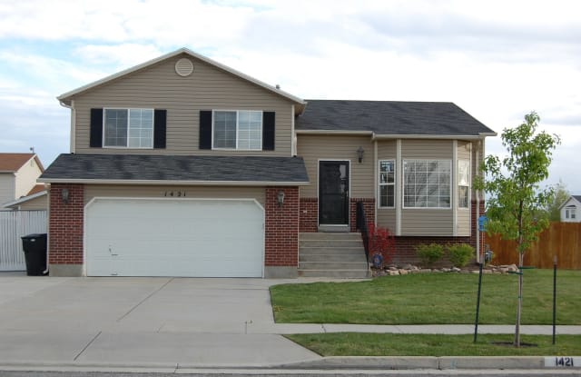 1421 W. 2100 S. photos photos